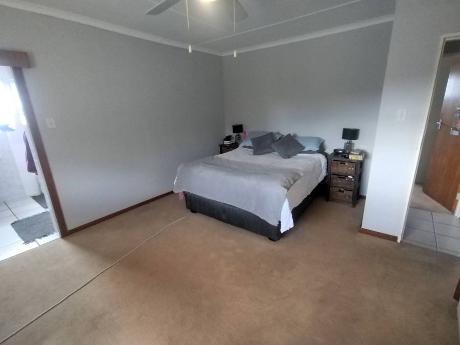 3 Bedroom Property for Sale in Wavecrest Eastern Cape
